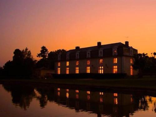 فندق Domaine De Montchevreuil Fresneaux-Montchevreuil المظهر الخارجي الصورة